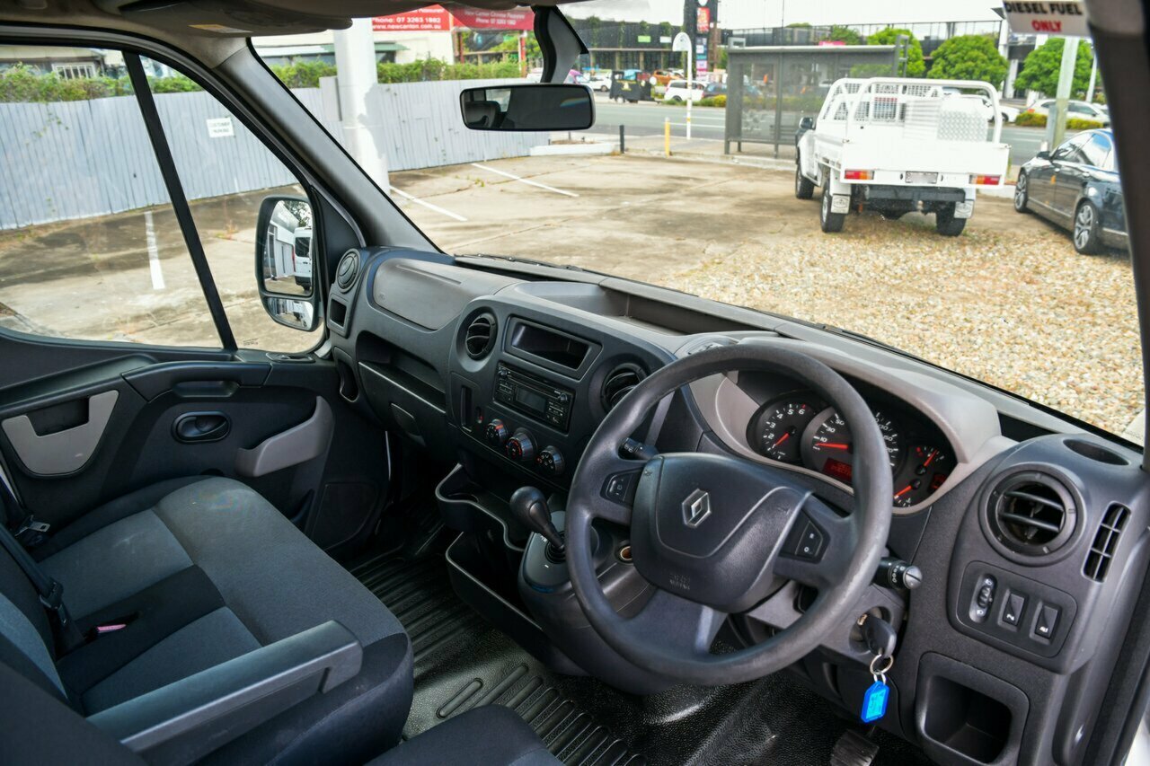 2015 Renault Master X62 Mid Roof MWB AMT Van Image 10