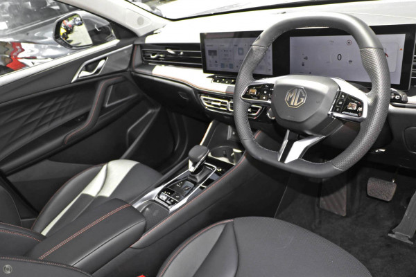 2025 MG HS AS33 Essence SUV Image 5