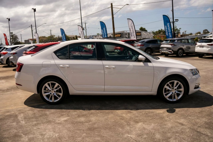 2019 Skoda Octavia NE Sport 110TSI Sedan Image 4