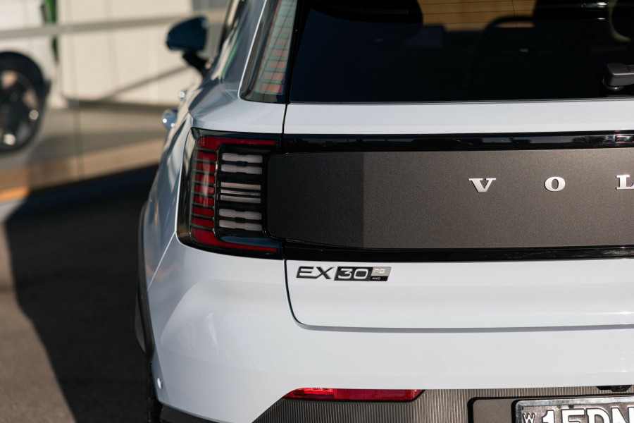 2026 Volvo EX30 Cross Country  Ultra Twin Motor Performance SUV Image 22