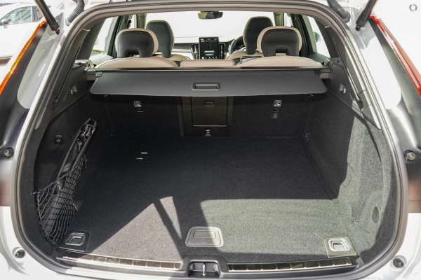 2026 Volvo XC60 UZ Plus B5 Bright SUV Image 5