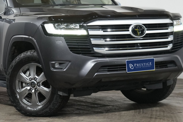 2022 Toyota LandCruiser Sahara SUV Image 2
