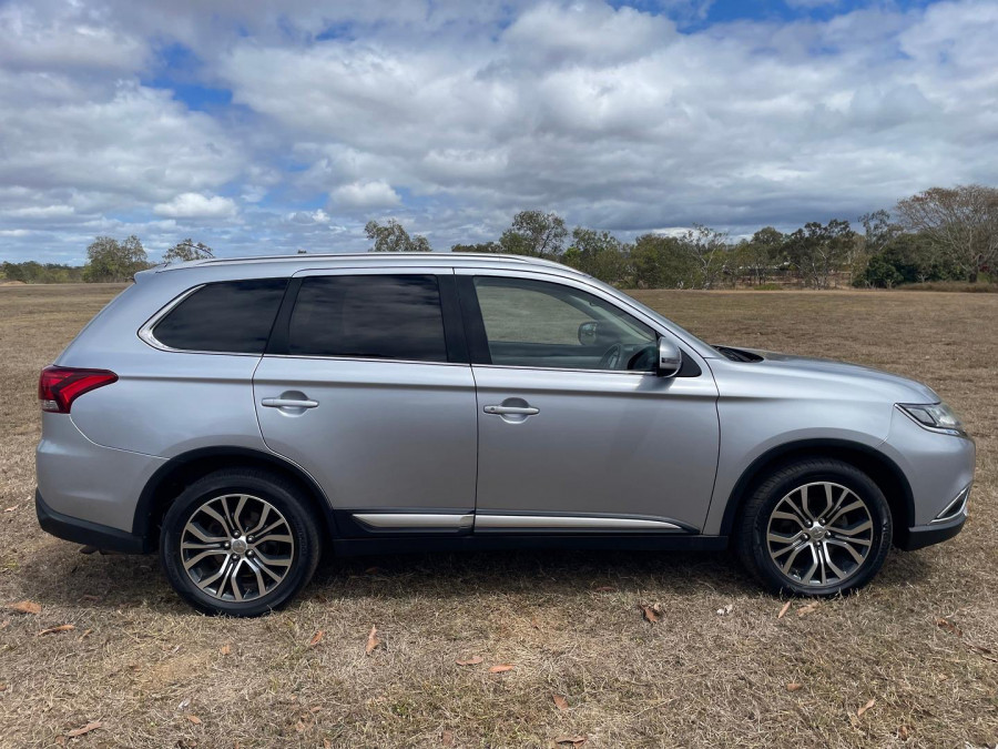 2016 Mitsubishi Outlander ZK LS SUV Image 3