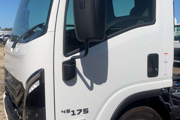 2026 Isuzu NPR Cab Chassis Image 3