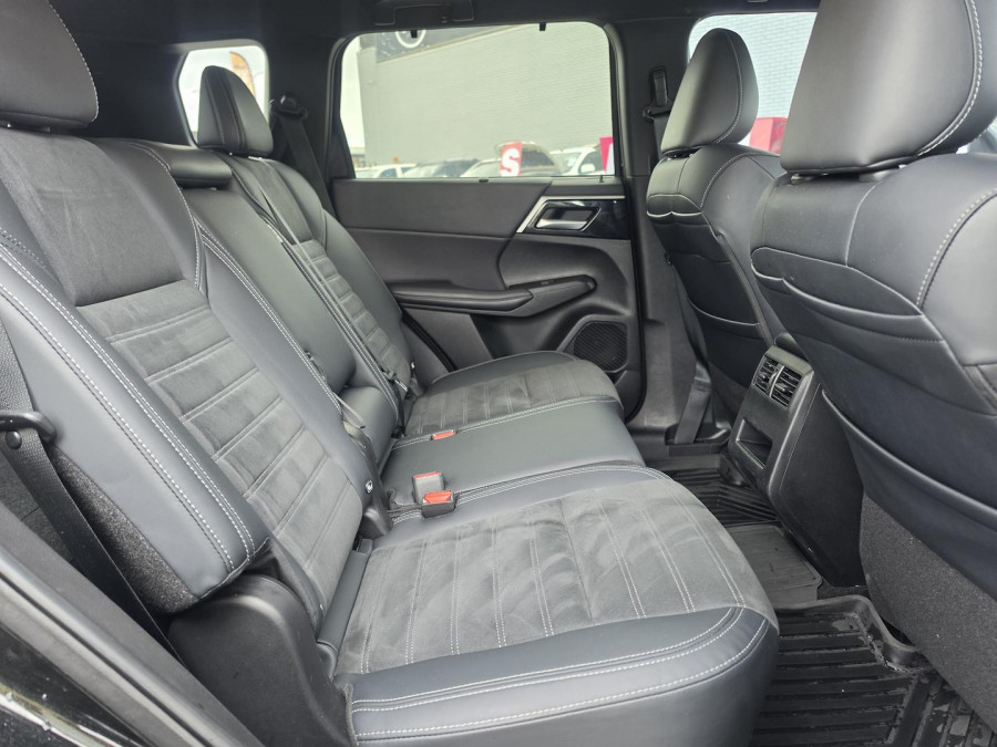 2023 Mitsubishi Outlander ZM Black Edition SUV Image 16
