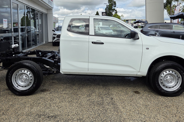 2026 Isuzu D-MAX RG SX Cab Chassis Image 2
