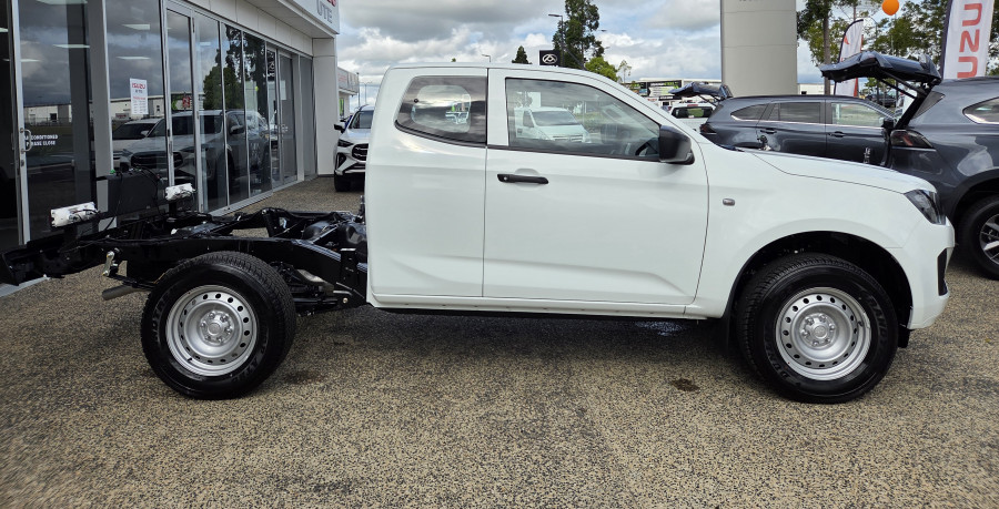 2026 Isuzu D-MAX RG SX Cab Chassis Image 2