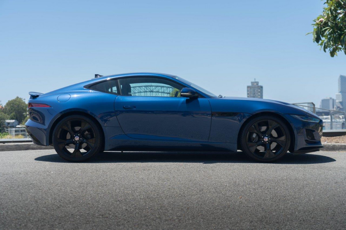 2020 Jaguar F-type R-Dynamic Coupe Image 3