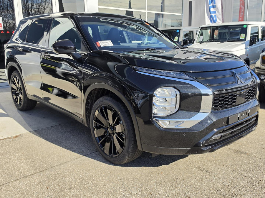 2026 Mitsubishi Outlander ZM Black Edition SUV Image 4