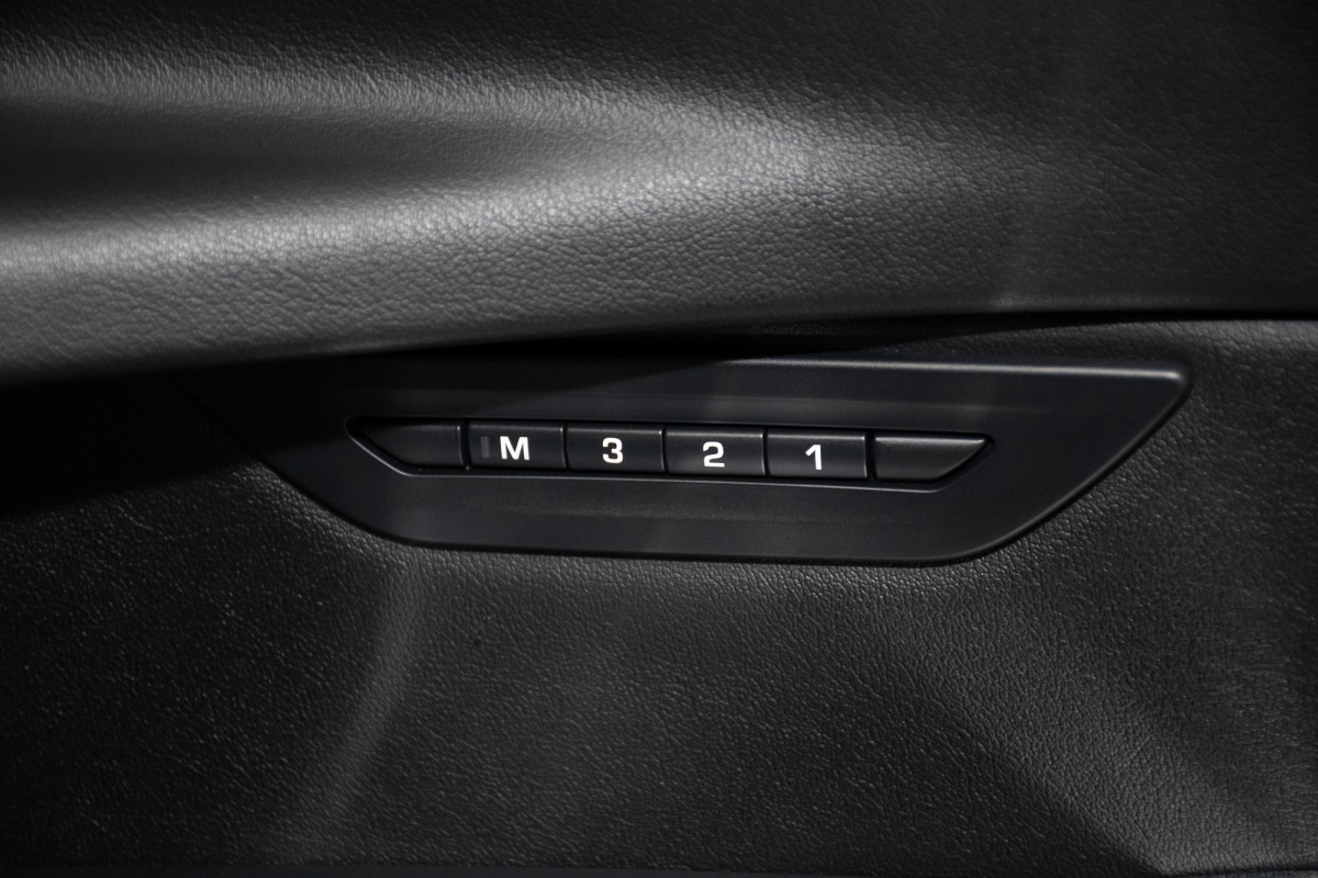 2022 Jaguar XE P300 R-Dynamic SE Sedan