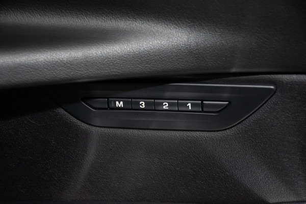 2022 Jaguar XE P300 R-Dynamic SE Sedan Image 14