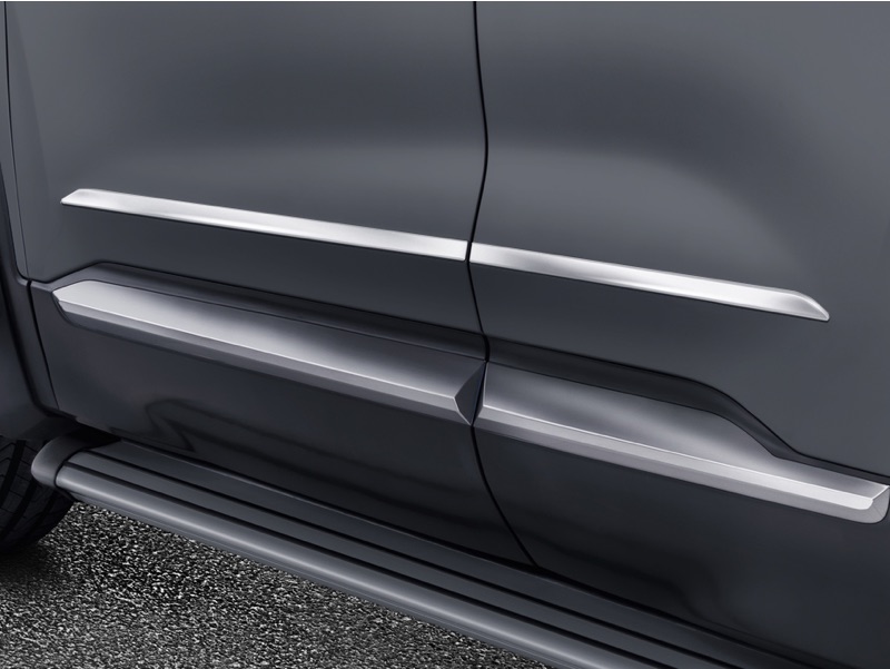Chrome side door trim lines