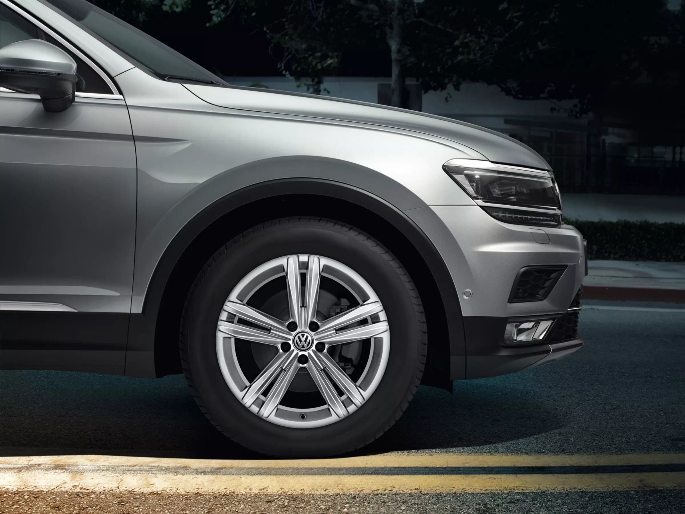 18" Sebring alloy wheel