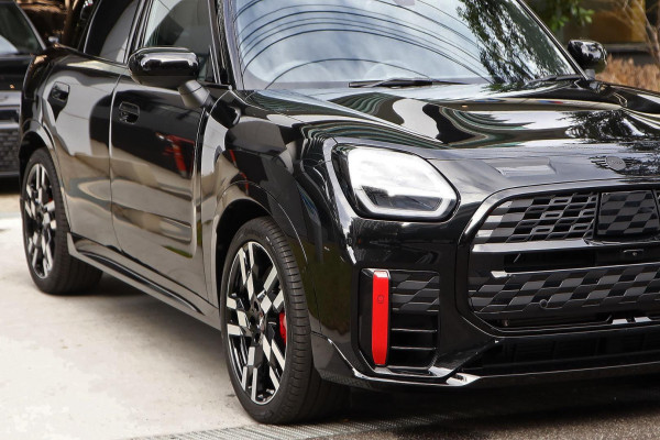 2026 MINI Countryman U25 JCW Favoured SUV image 17