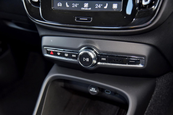 2024 MY25 Volvo XC40 XZ Plus B4 SUV Image 4