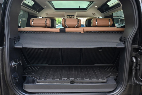 2026 Land Rover Defender L663 90 D250 S SUV image 9