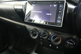 2017 Toyota HiLux GUN126R SR Cab chassis