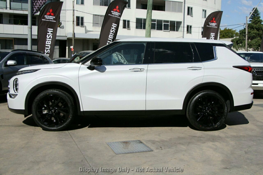 2024 Mitsubishi Outlander ZM Black Edition SUV Image 16