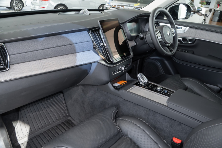 2026 Volvo XC90 L Series Ultra B5 Dark SUV