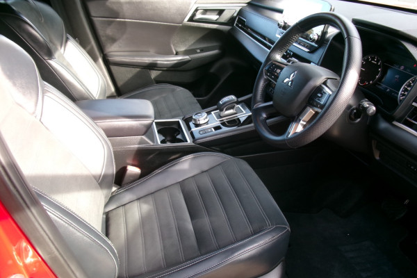 2023 MY24 Mitsubishi Outlander ZM Black Edition SUV Image 19
