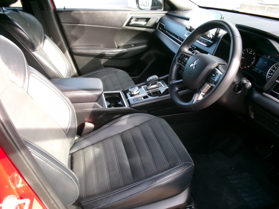 2023 MY24 Mitsubishi Outlander ZM Black Edition SUV Image 19