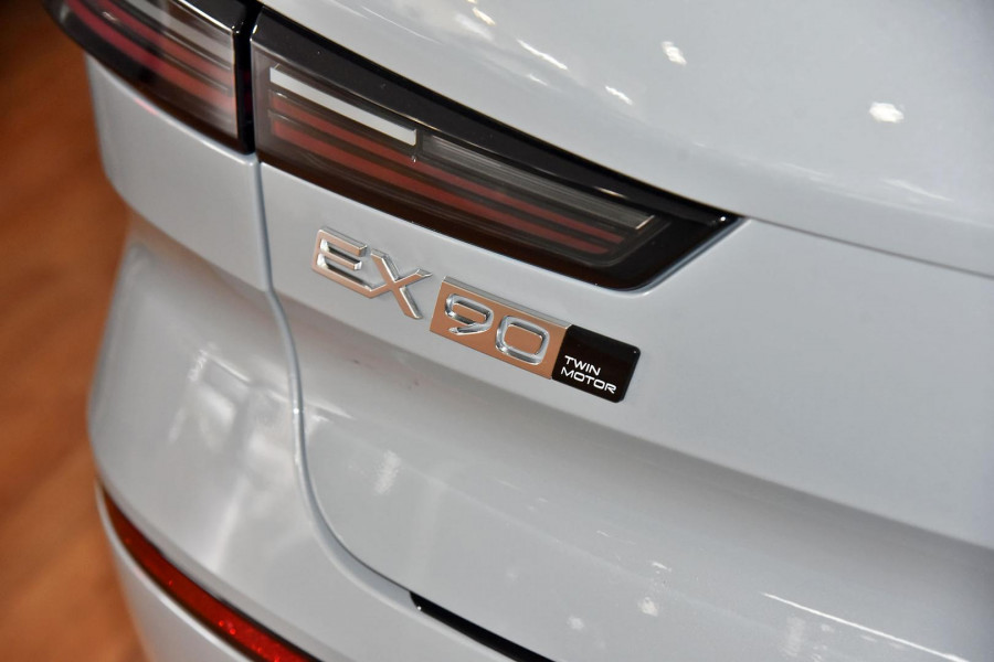 2025 Volvo EX90 No Series Plus Twin Motor SUV Image 16
