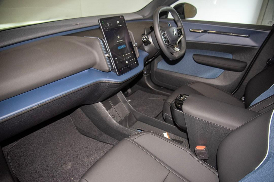 2024 MY25 Volvo EX30  Twin Motor Performance Ultra SUV Image 7