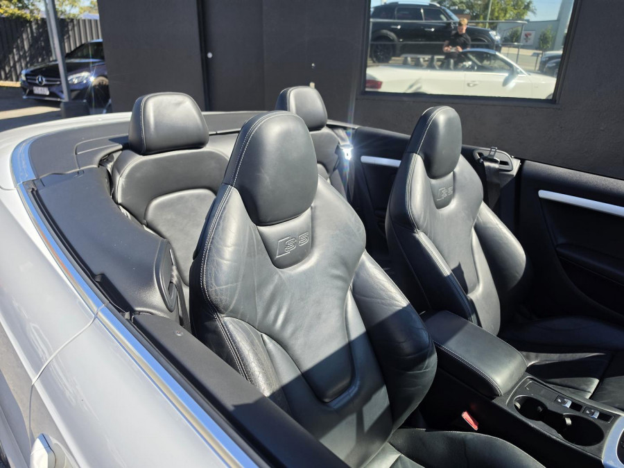 2010 Audi S5 8T  Convertible Image 1