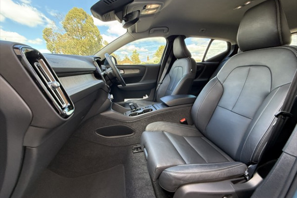 2023 Volvo XC40 XZ Plus B4 SUV Image 15