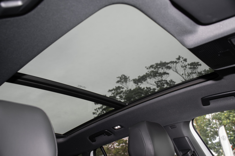 2026 Volkswagen Tiguan CT 200TSI eHybrid R-Line SUV Image 11