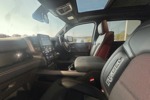 2025 Ram 1500 DT6X9821W.25 2025 Ute Image 4