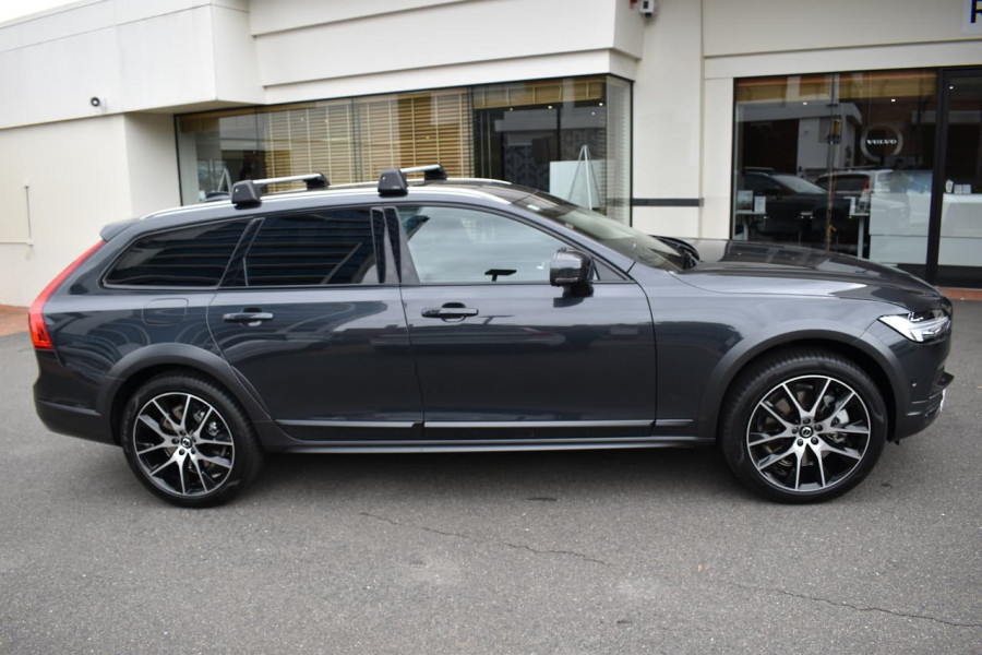 2019 Volvo V90 Cross Country P Series D5 Wagon Image 9