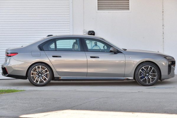 2025 BMW 7 Series G70 740i M Sport Sedan image 3