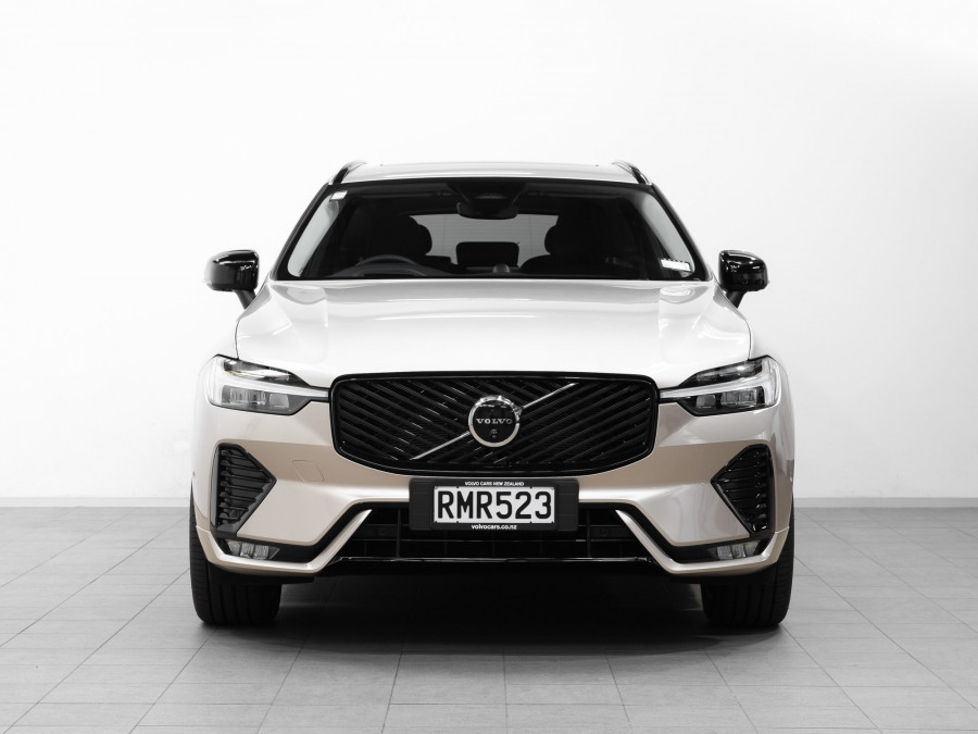 2025 Volvo XC60 UZ B5 Ultra Dark 2L Petrol AWD SUV Image 2