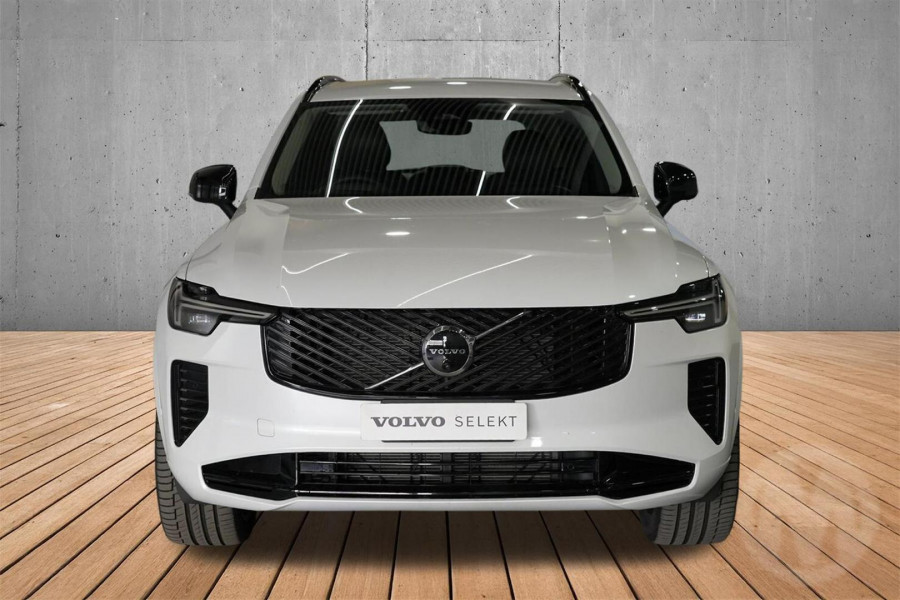 2026 Volvo XC90 L Series Ultra B5 Dark SUV Image 3