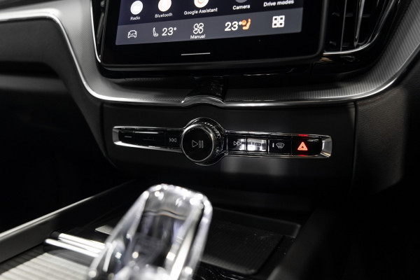 2026 Volvo XC60 UZ T8 Ultra Plug-in-hybrid AWD SUV Image 13