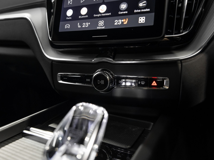 2026 Volvo XC60 UZ T8 Ultra Plug-in-hybrid AWD SUV Image 13