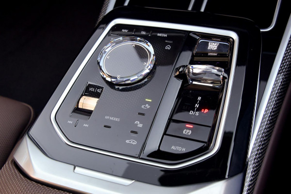 2025 BMW 7 Series G70 740i M Sport Sedan image 19