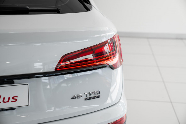 2022 MY23 Audi Q5 FY 45 TFSI S Line SUV image 23