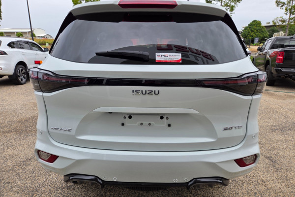 2026 Isuzu MU-X RJ LS-T SUV Image 4