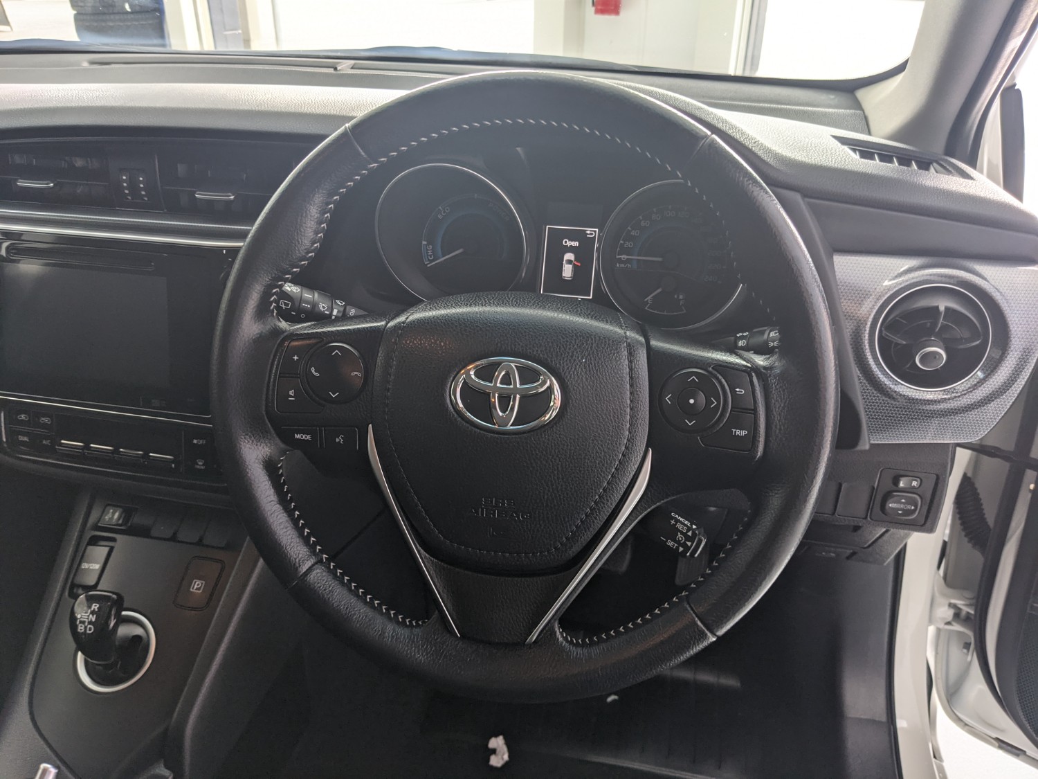 2017 Toyota Corolla ZWE186R HYBRID Hatchback Image 15