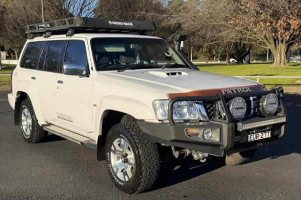 2012 Nissan Patrol Y61 ST SUV Image 1