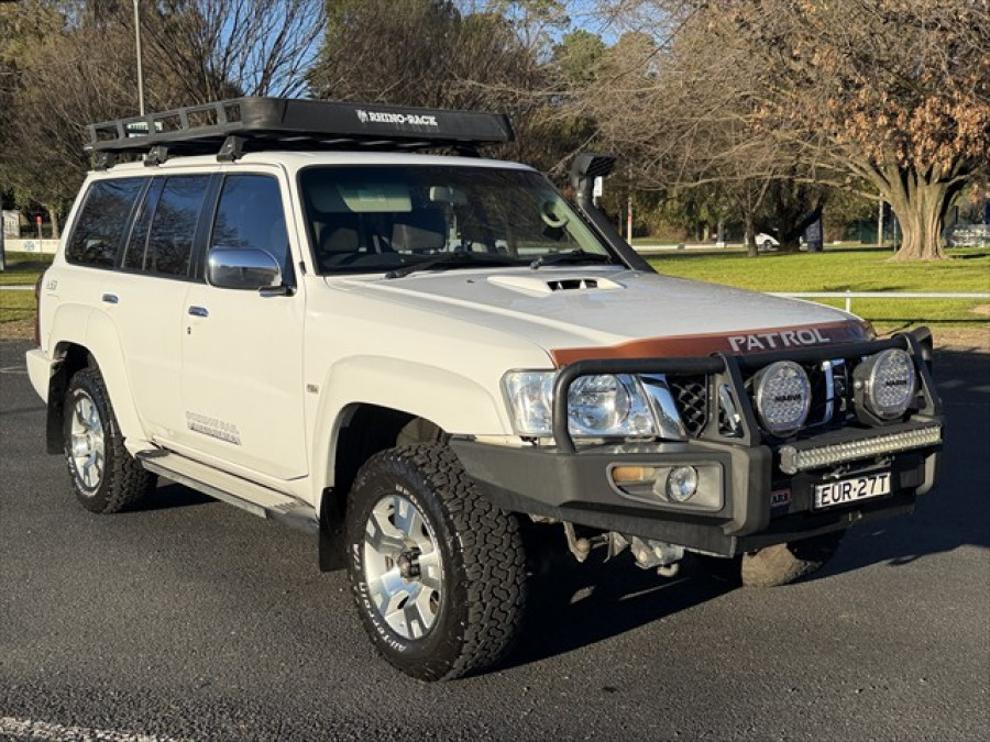 2012 Nissan Patrol Y61 ST SUV Image 1