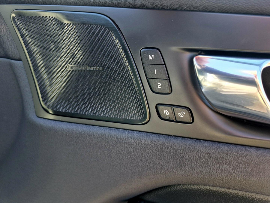 2020 MY21 Volvo XC60 UZ D4 Momentum SUV Image 14