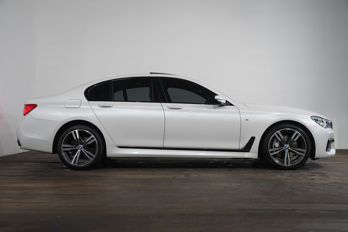 2016 BMW 7 40i Sedan Image 4