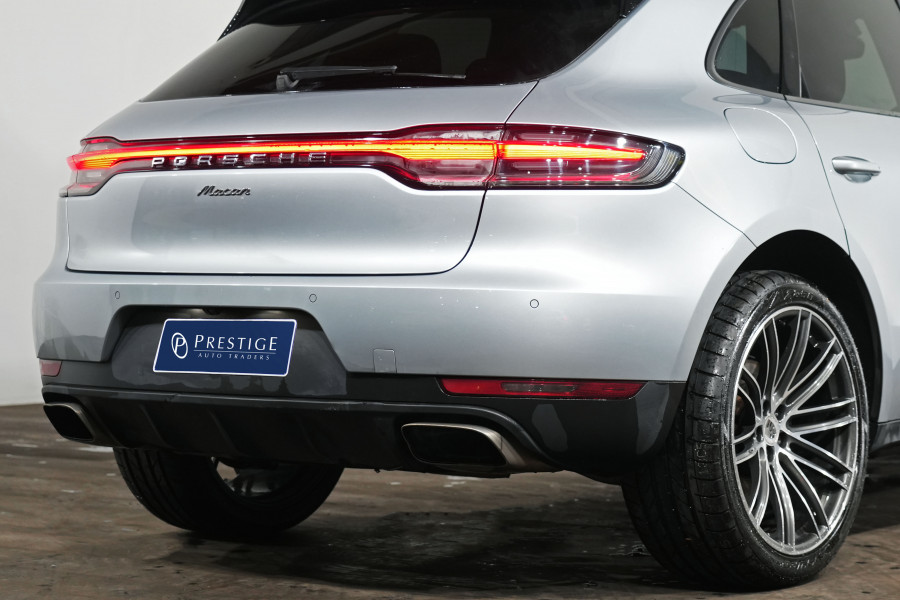 2019 Porsche Macan SUV Image 8