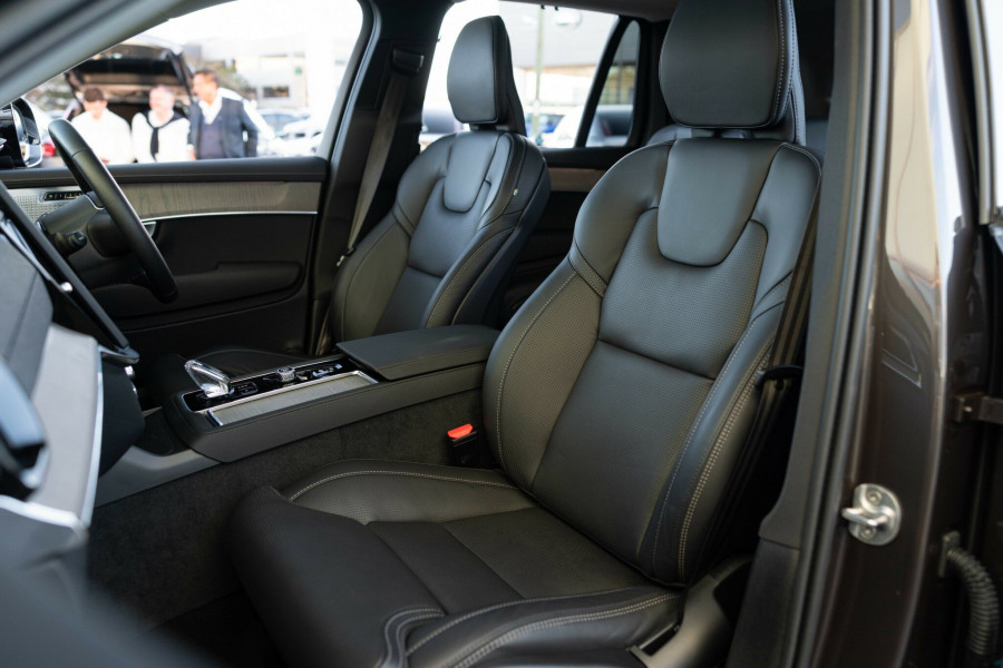 2025 MY26 Volvo XC90 L Series Ultra B5 Dark SUV Image 5