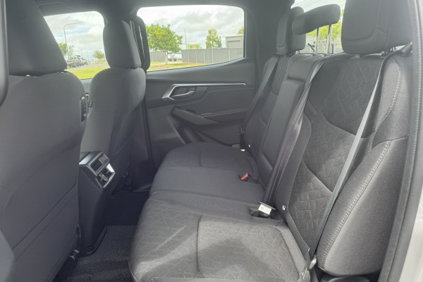 2026 Isuzu D-MAX RG LS-U Cab Chassis Image 12