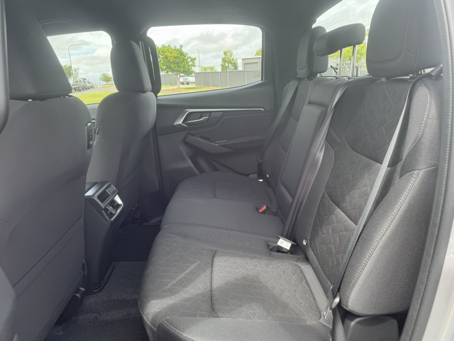 2026 Isuzu D-MAX RG LS-U Cab Chassis Image 12