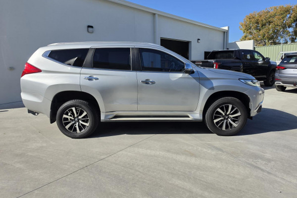 2017 Mitsubishi Pajero Sport QE Exceed SUV Image 2